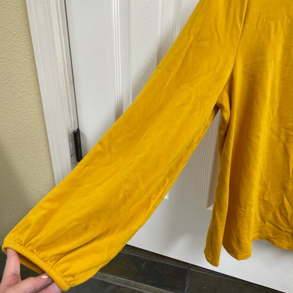 Ann Taylor blouse size medium - Picture 2 of 4